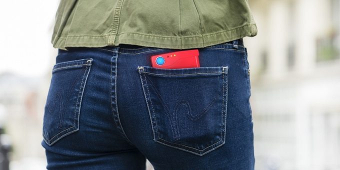 Chargemander è la custodia a forma di Pokédex che ricarica lo smartphone